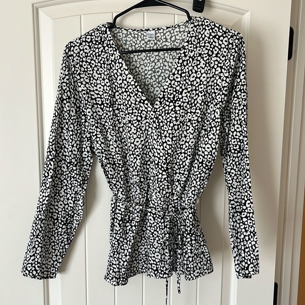 Old Navy Leopard Print Long Sleeve Blouse With Tie - Size Medium, Like New